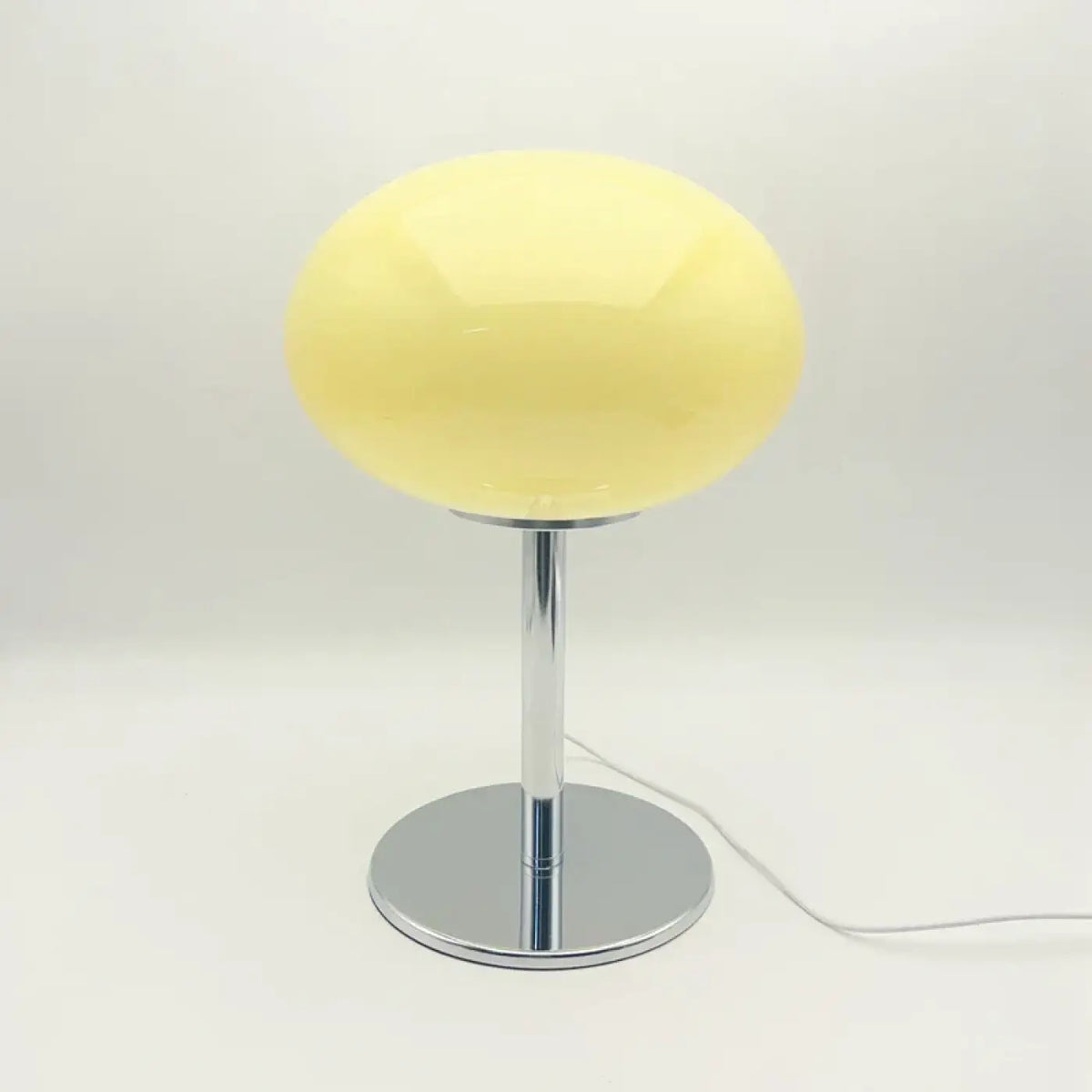 Lampe de table minimaliste esprit Bauhaus, quatre coloris, jaune