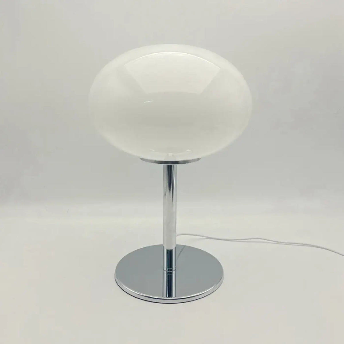 Lampe de table minimaliste esprit Bauhaus, quatre coloris, blanc