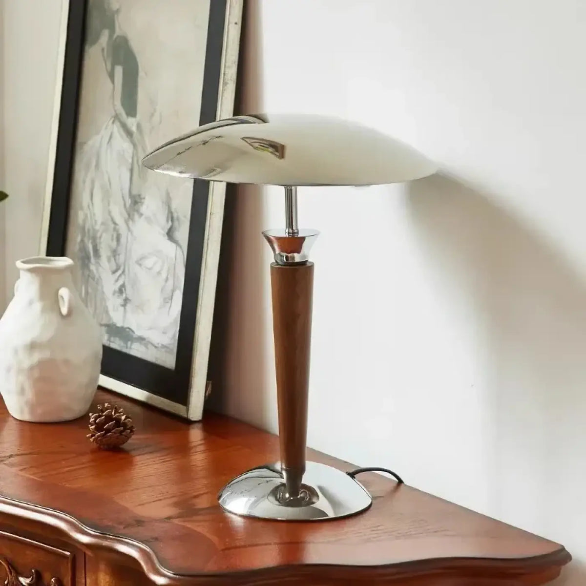 Lampe de chevet moderne aux lignes épurées