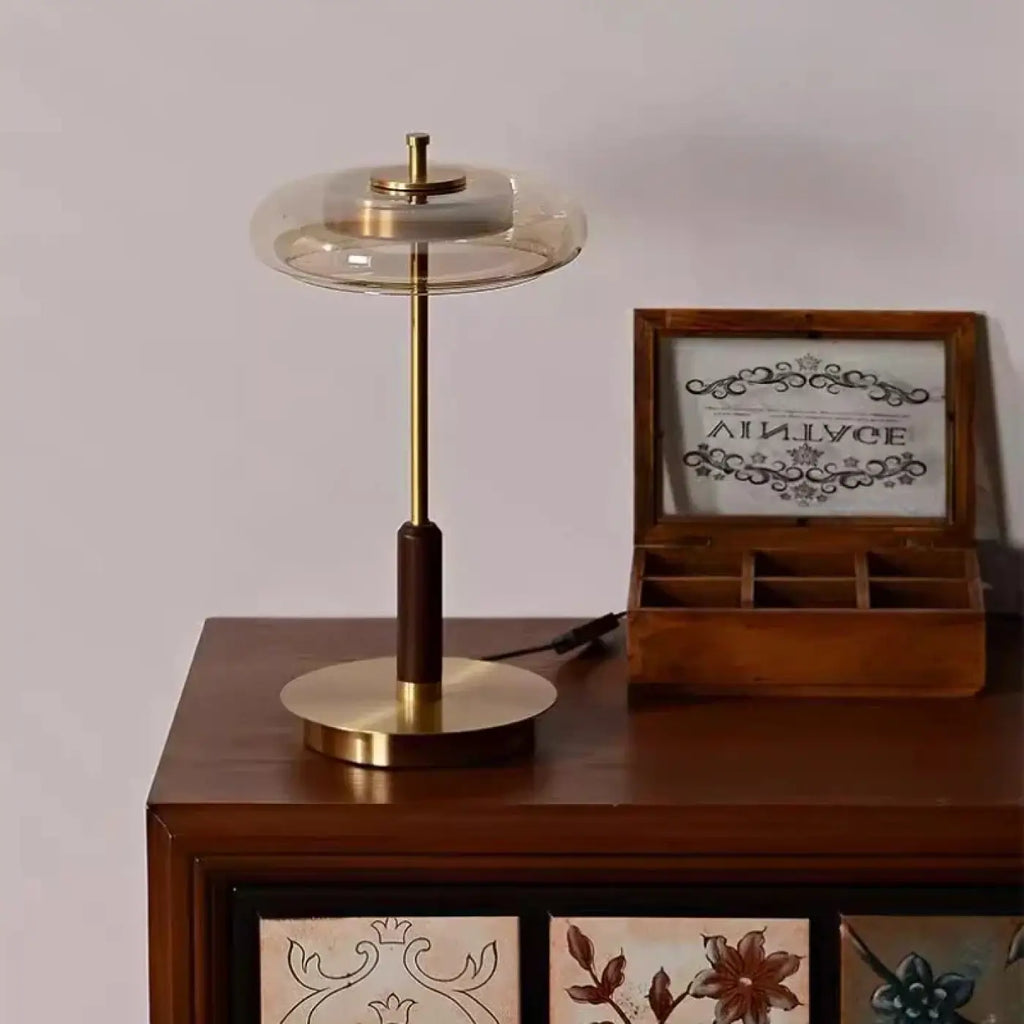 Lampe de chevet moderne aux lignes épurées
