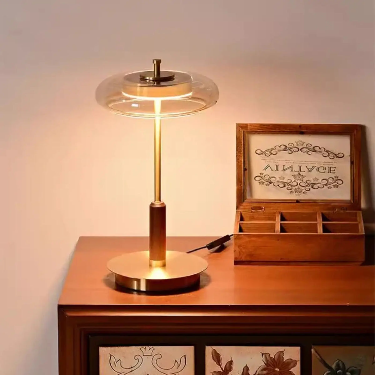 Lampe de chevet moderne aux lignes épurées