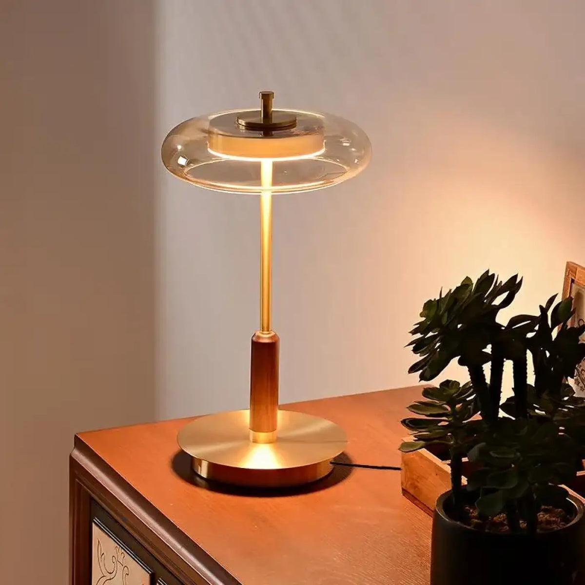 Lampe de chevet moderne aux lignes épurées