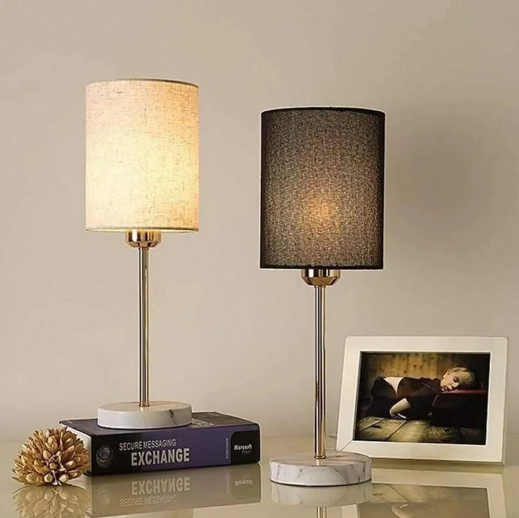 Lampe de chevet sobre, coloris blanc ou noir