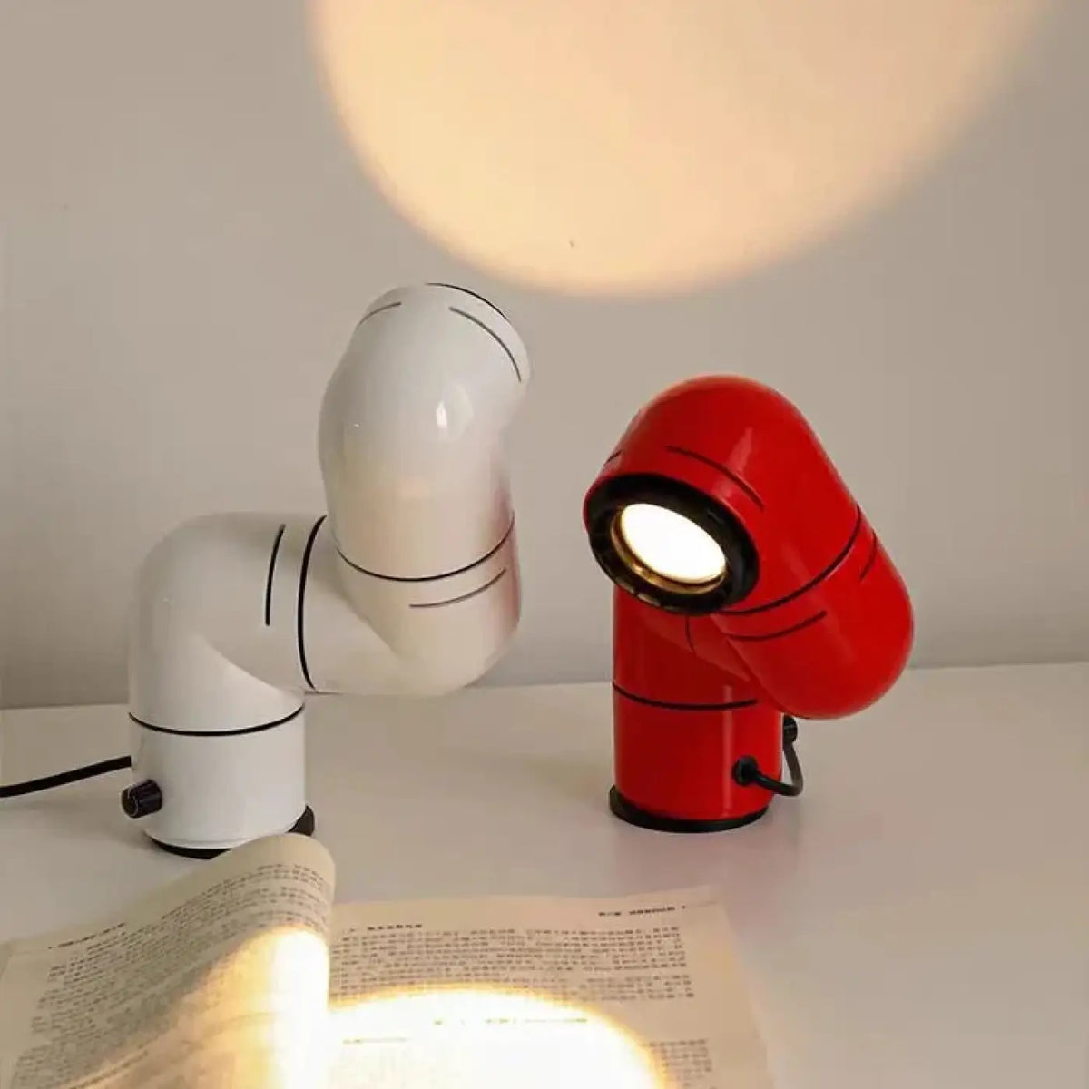 Lampe de chevet rétro-futuriste, rouge ou blanc