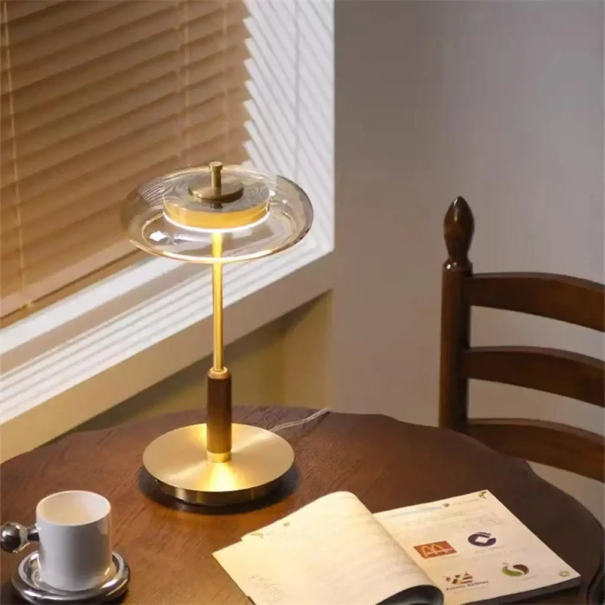 Lampe de chevet nordique en bois, verre et métal