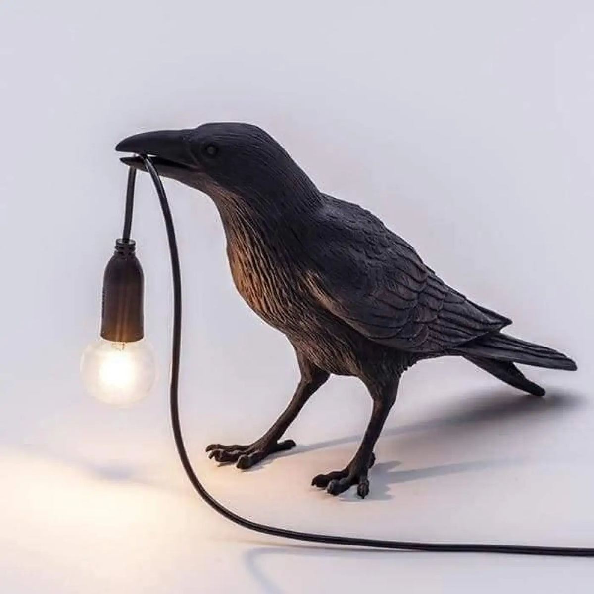 Lampe corbeau à poser, l'oiseau tient l'ampoule, trois coloris, noir
