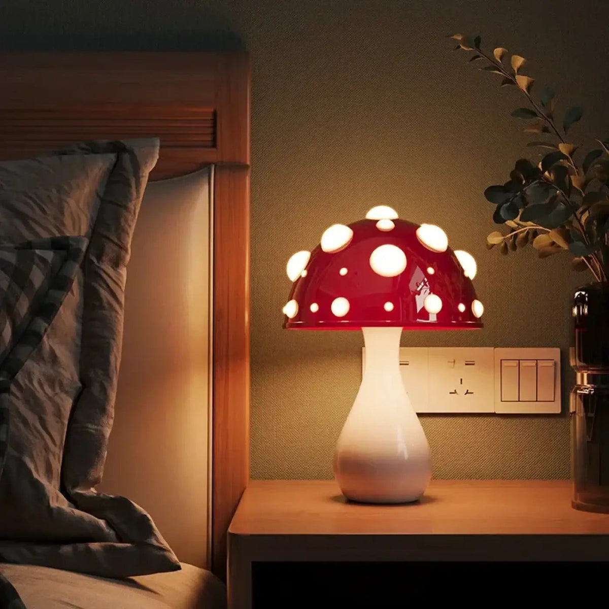 Lampe champignon à pois blancs, pied en bois, abat-jour céramique