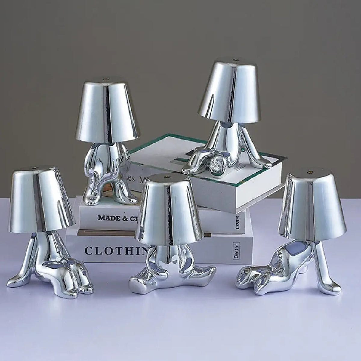 Lampe de chevet figurine à effet métallisé, doré ou argenté