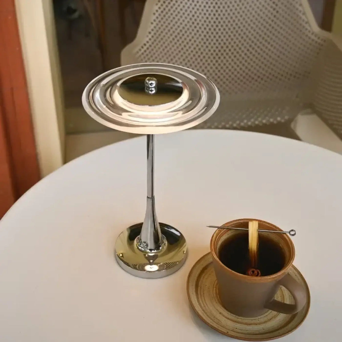 Lampe de chevet en forme de soucoupe volante