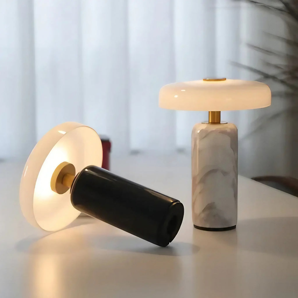 Lampe de chevet à finition effet marbre, noir, blanc ou rouge