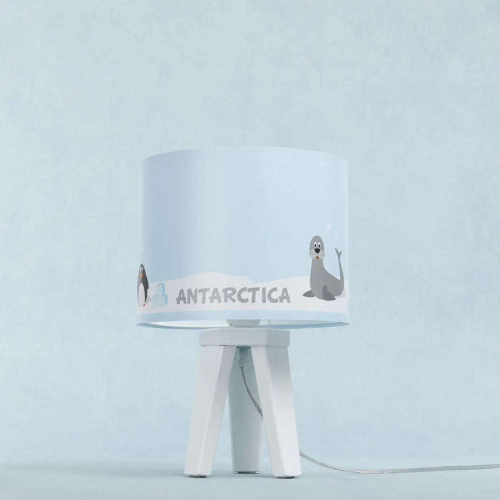 Lampe de chevet enfant en bois, pingouins sur la banquise bleu clair