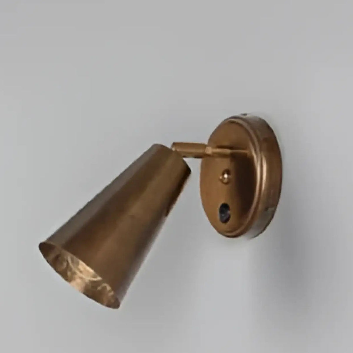Lampe de chevet industrielle en métal, cône finition laiton, cuivré
