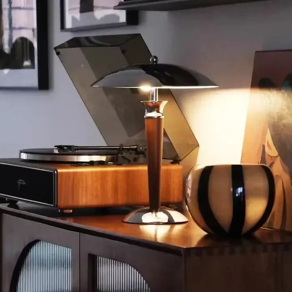 Lampe de chevet moderne aux lignes épurées