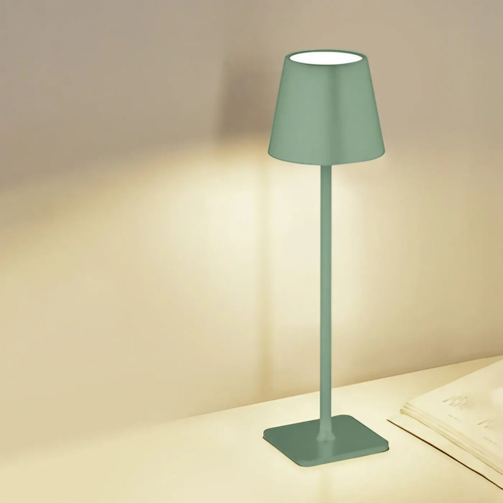 Lampe à poser abat-jour conique sur pied fin, vert ou bleu