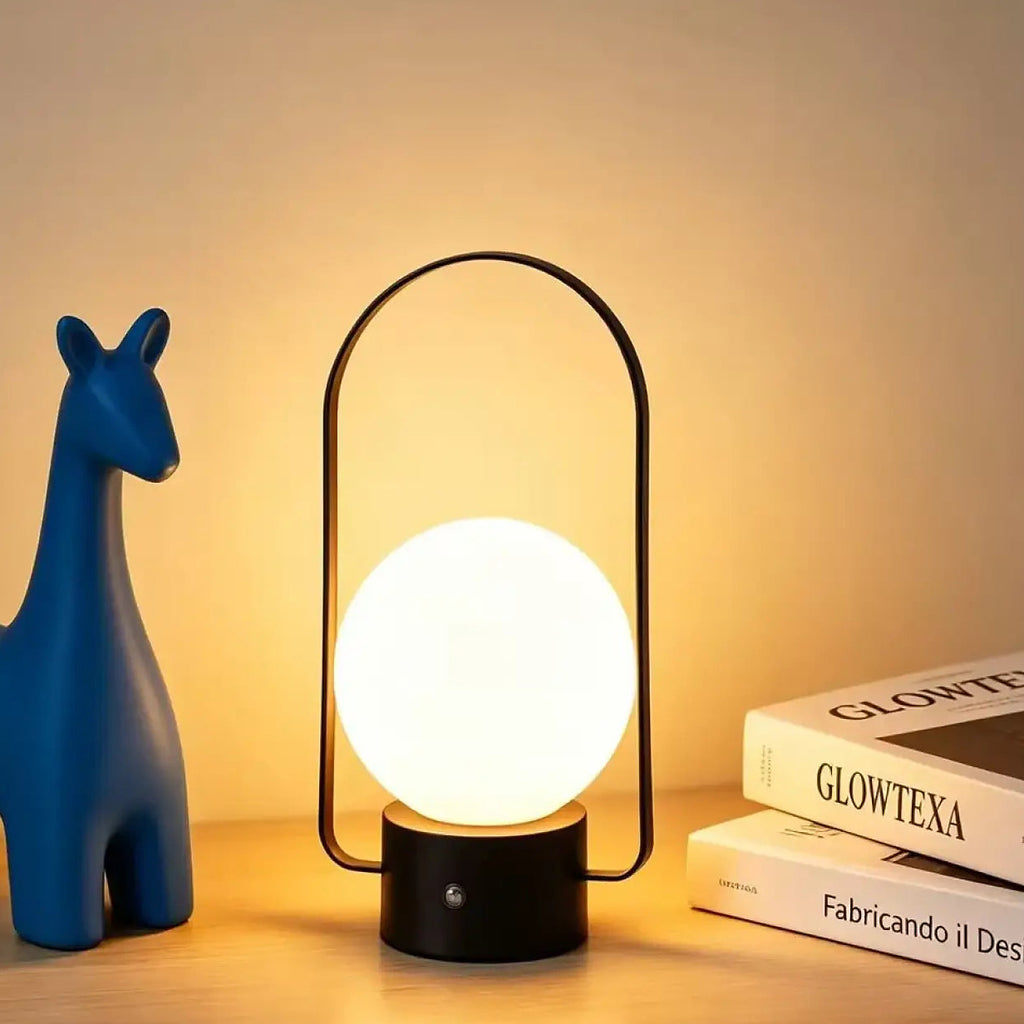 Lampe à poser sphère lumineuse sous arche métallique