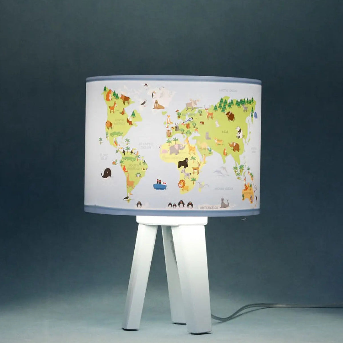 Lampe de chevet enfant en bois, carte du monde bleu et vert clair
