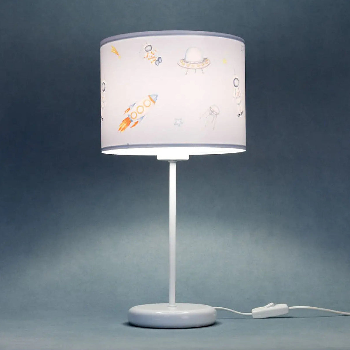 Lampe de chevet enfant bleue, fusées et astronautes, 44 cm