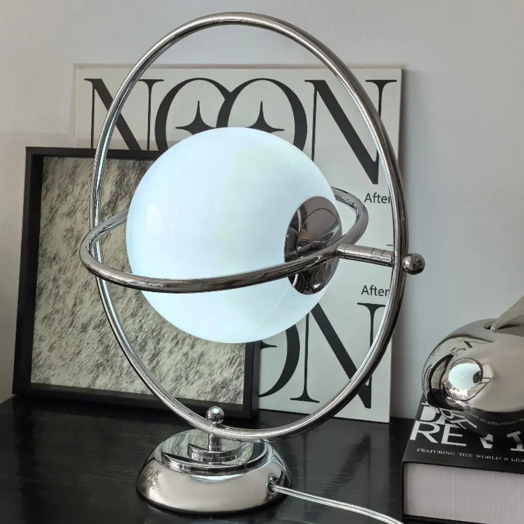 Lampe à poser effet planète sur base métallique
