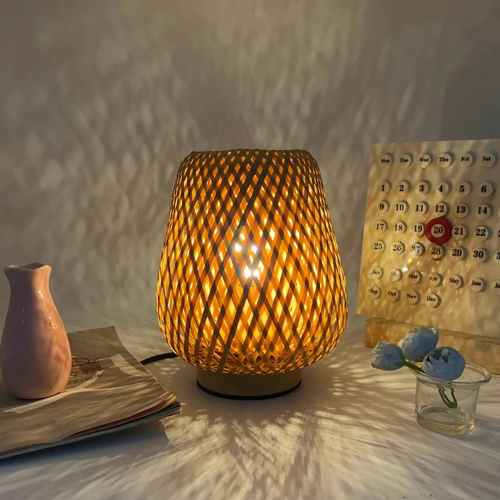 Lampe de table en osier ajouré, style naturel