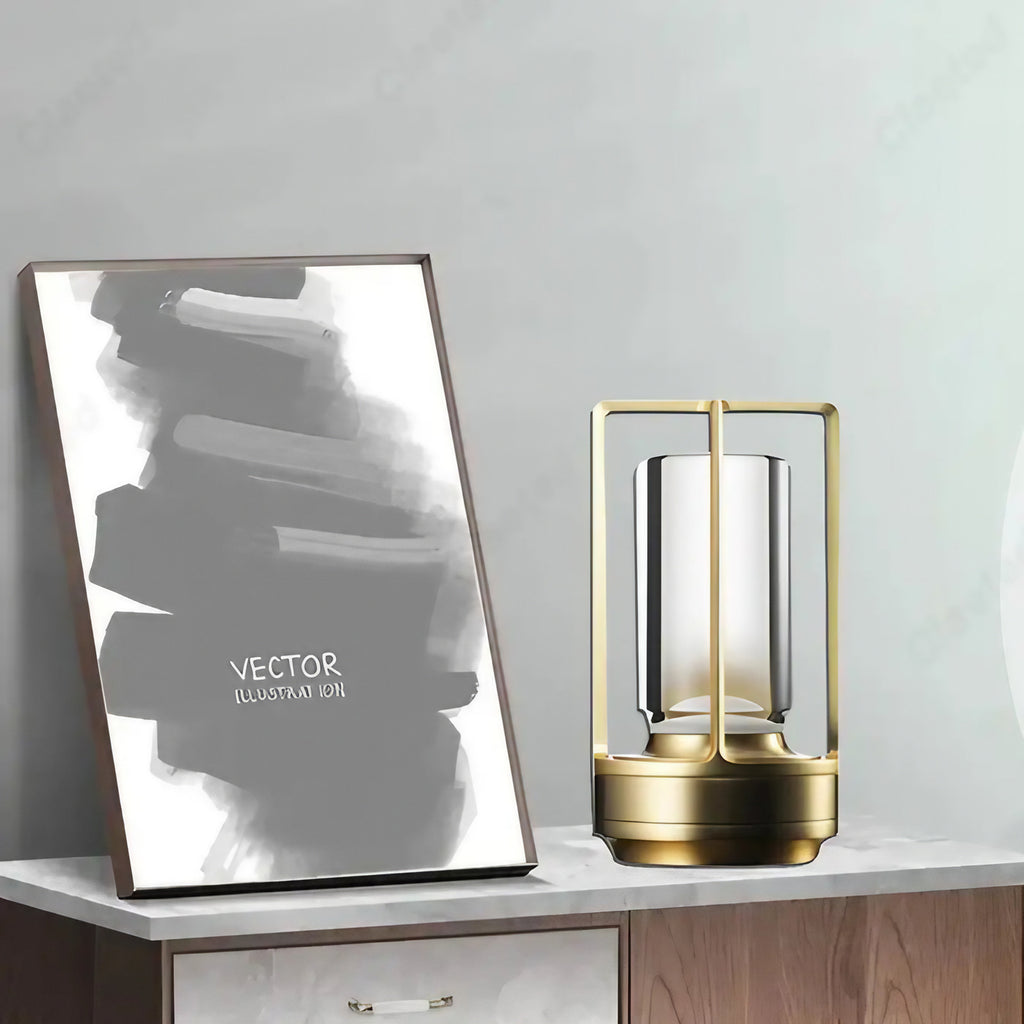 Lampe à poser style lanterne, cylindre en verre, trois coloris, doré