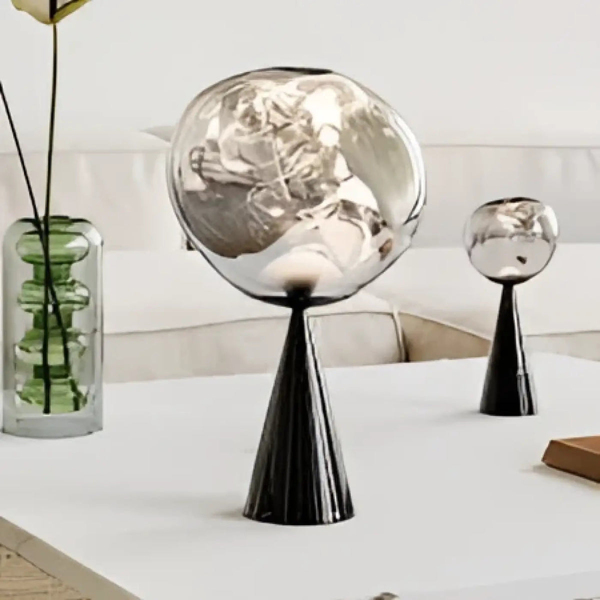 Lampe à poser à globe effet miroir aux reflets fumés