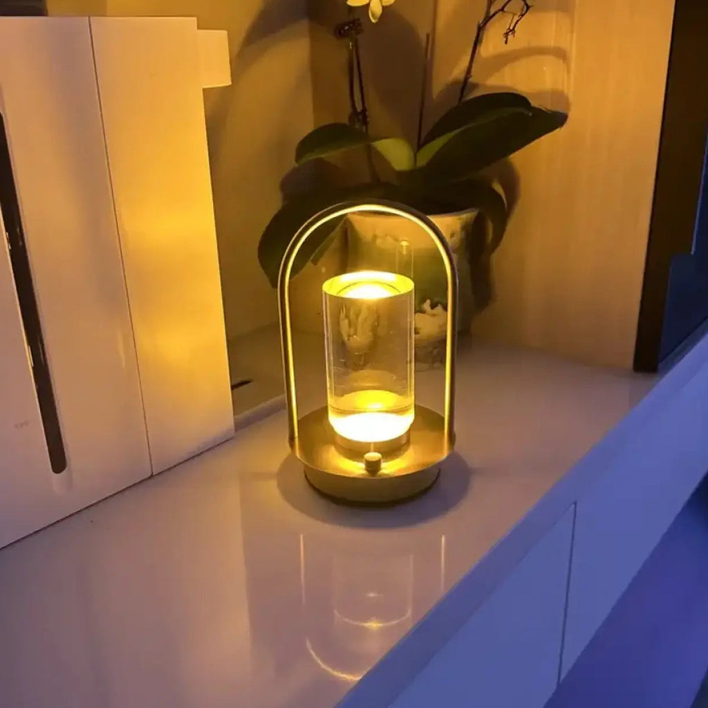 Lampe de table design en arche, dorée ou argentée