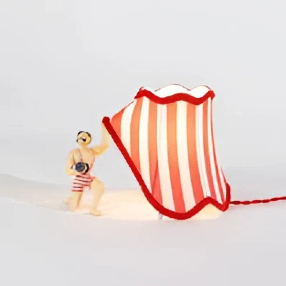 Lampe à poser personnage et abat-jour rayé, trois modèles