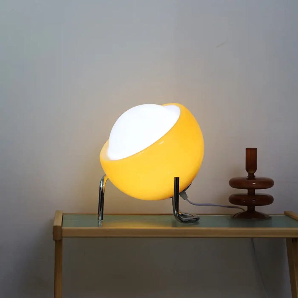 Lampe à poser design à sphère inclinée