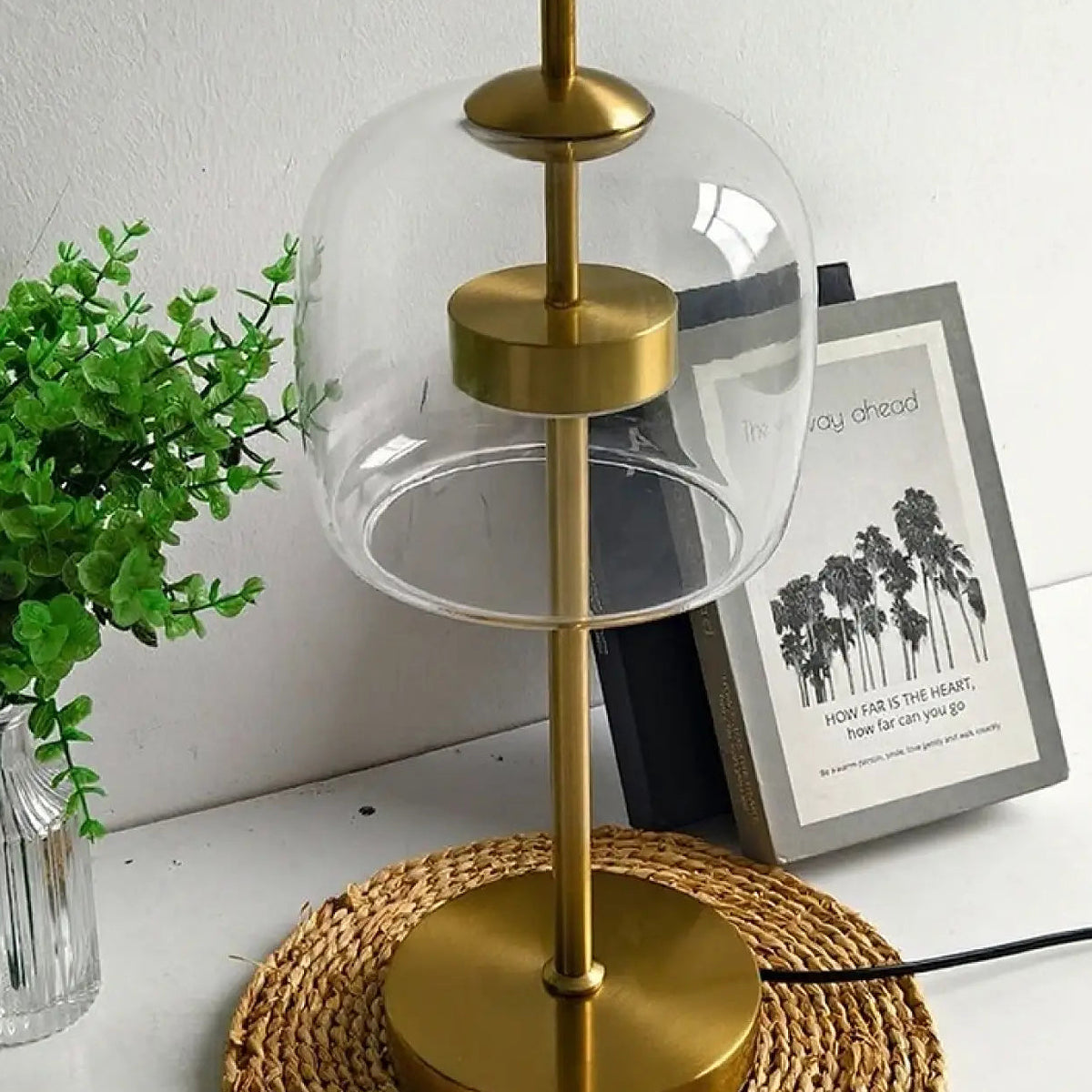 Lampe à poser globe de verre et métal doré, tailles S ou M