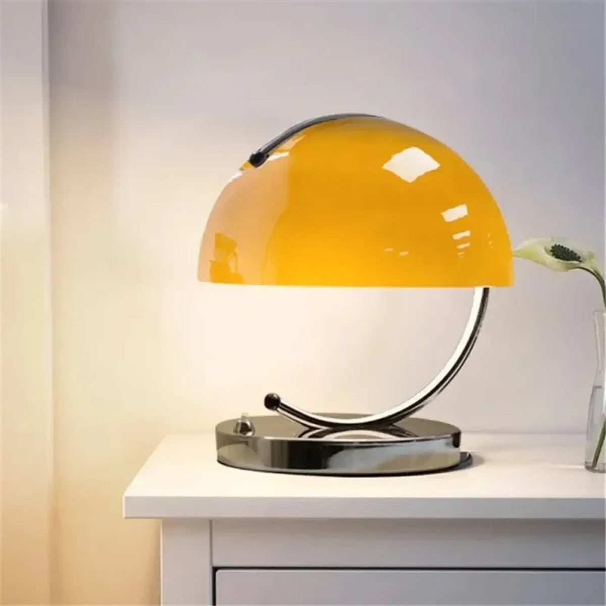 Lampe à poser à abat-jour en verre et base métallique, trois coloris, orange