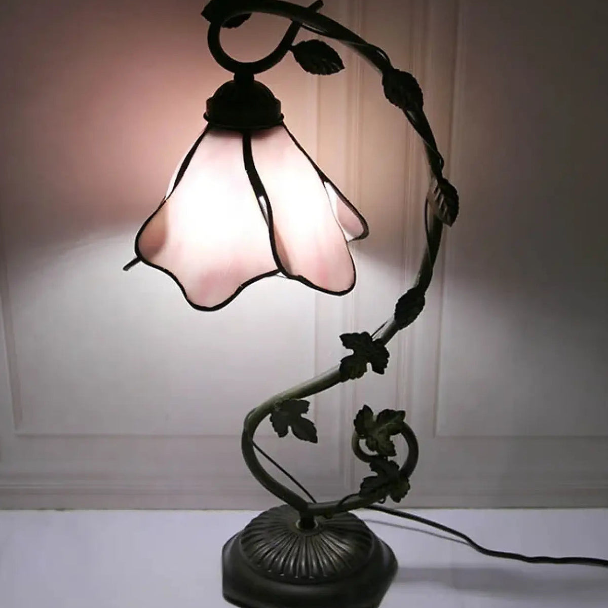 Lampe fleur à poser en verre dépoli, bleu ou rose