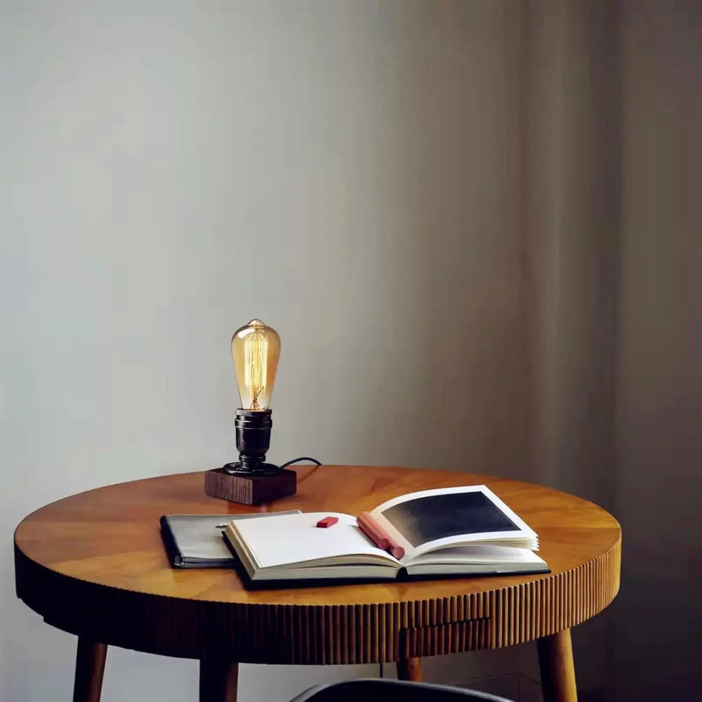 Lampe à poser industrielle à ampoule filament, socle en bois