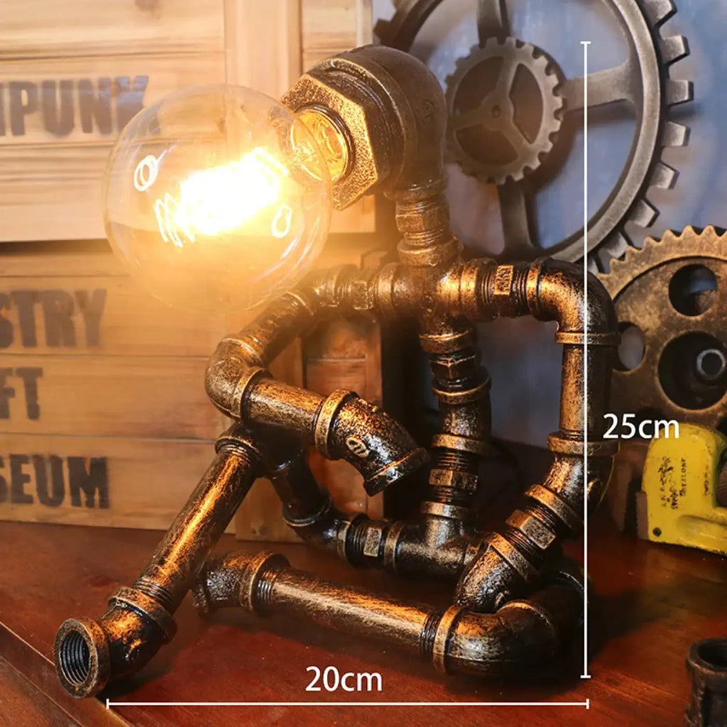 Lampe steampunk en forme de personnage, métal vieilli