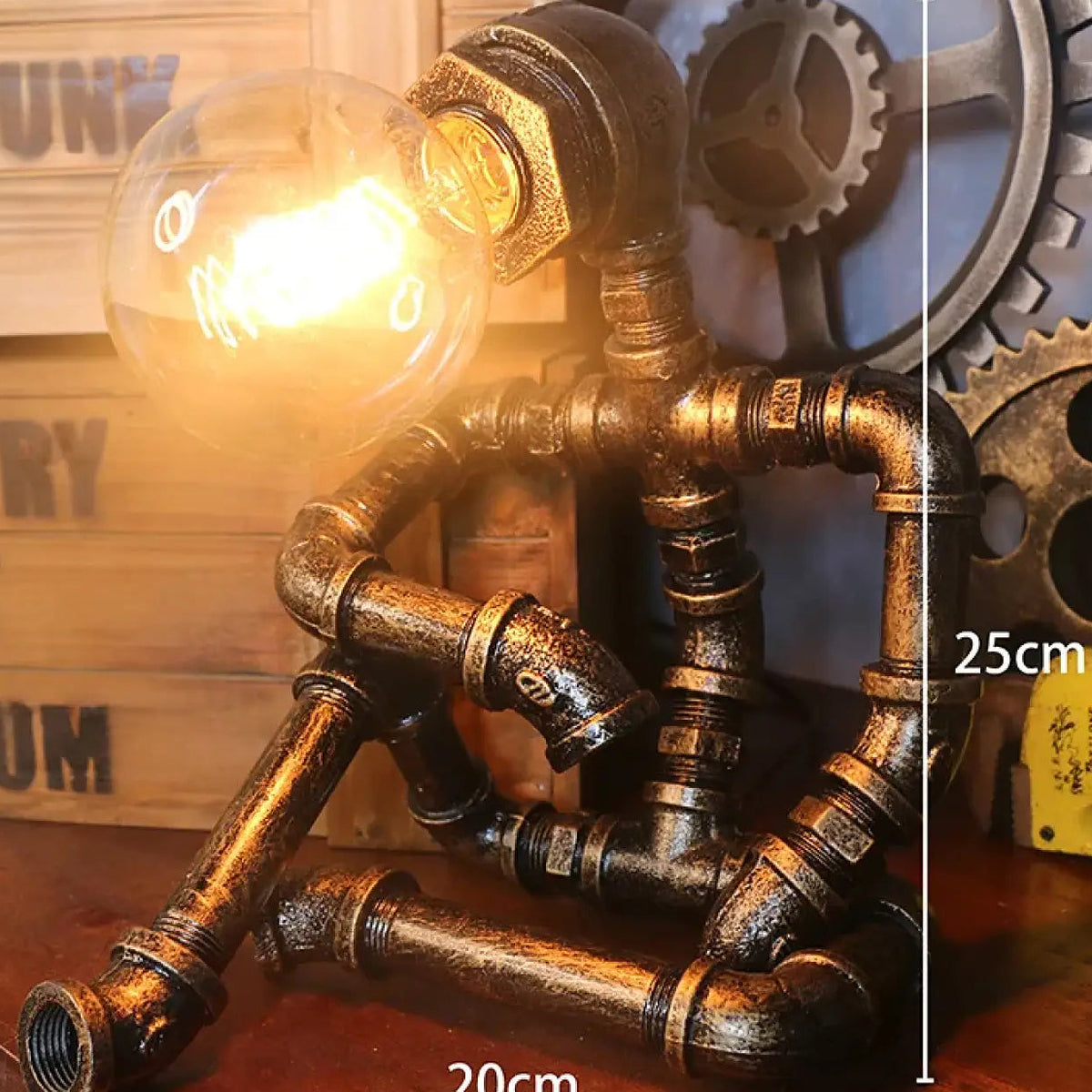 Lampe steampunk en forme de personnage, métal vieilli