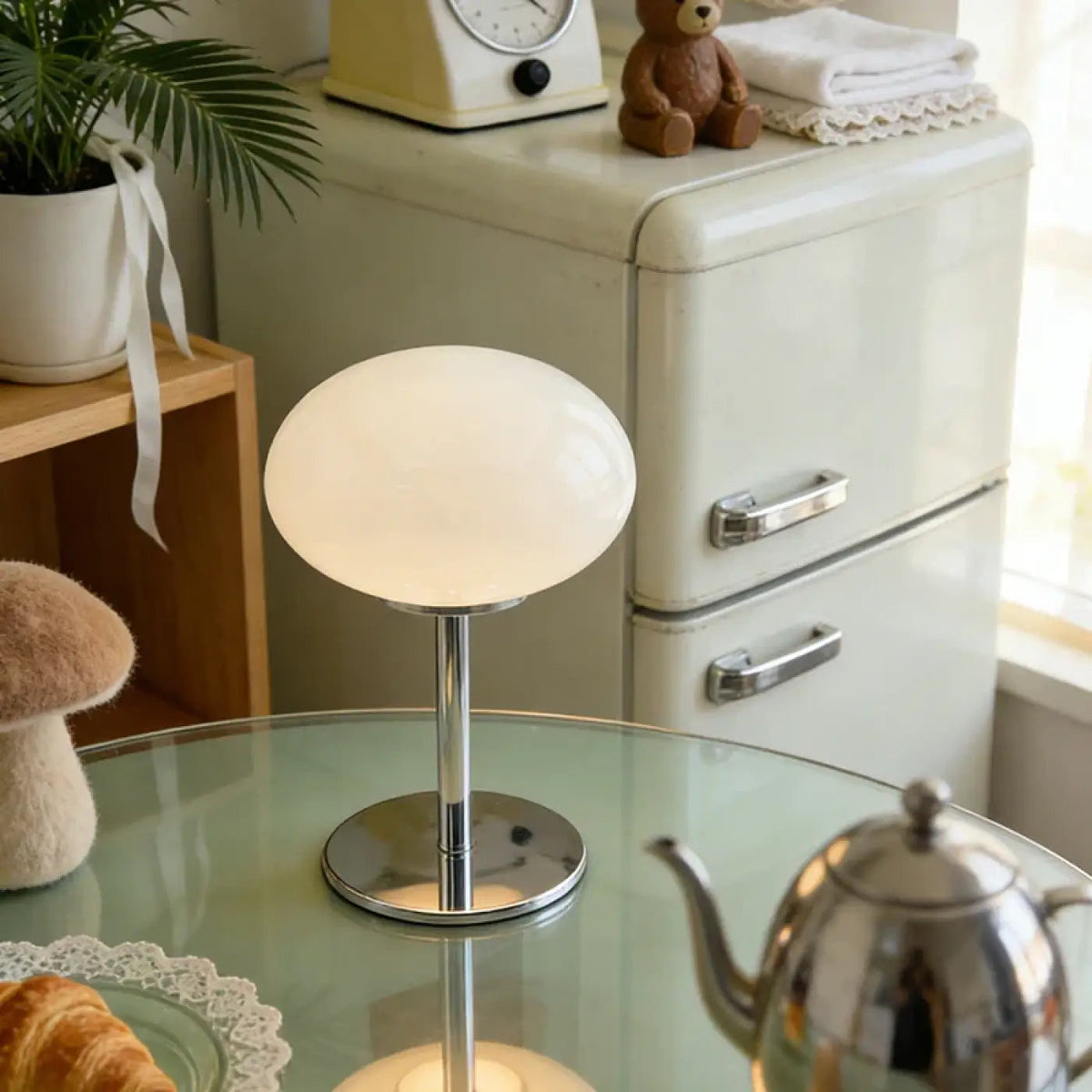 Lampe de table minimaliste esprit Bauhaus, quatre coloris