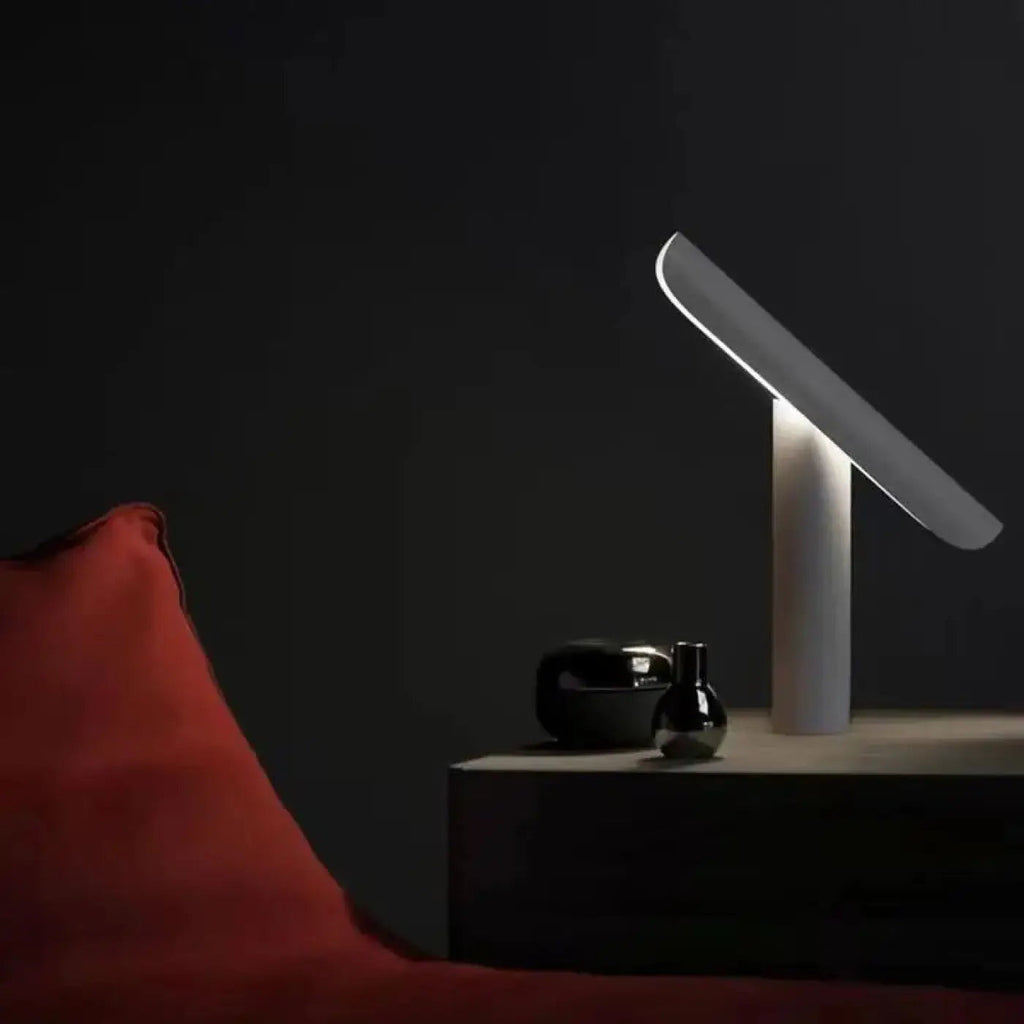 Lampe à poser minimaliste à bras incliné, quatre coloris