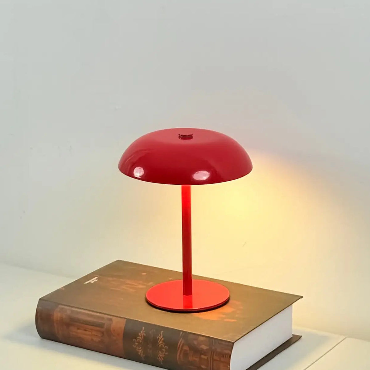 Lampe de table à dôme, silhouette fine, cinq coloris