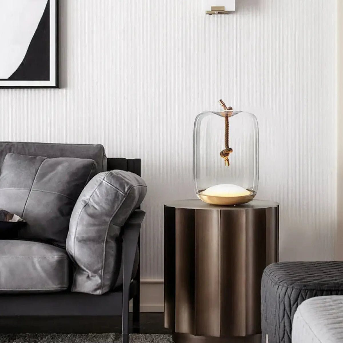 Lampe de table sous cloche de verre, détails en corde