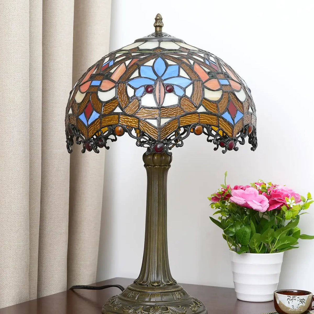 Lampe de table façon vitrail multicolore, huit modèles