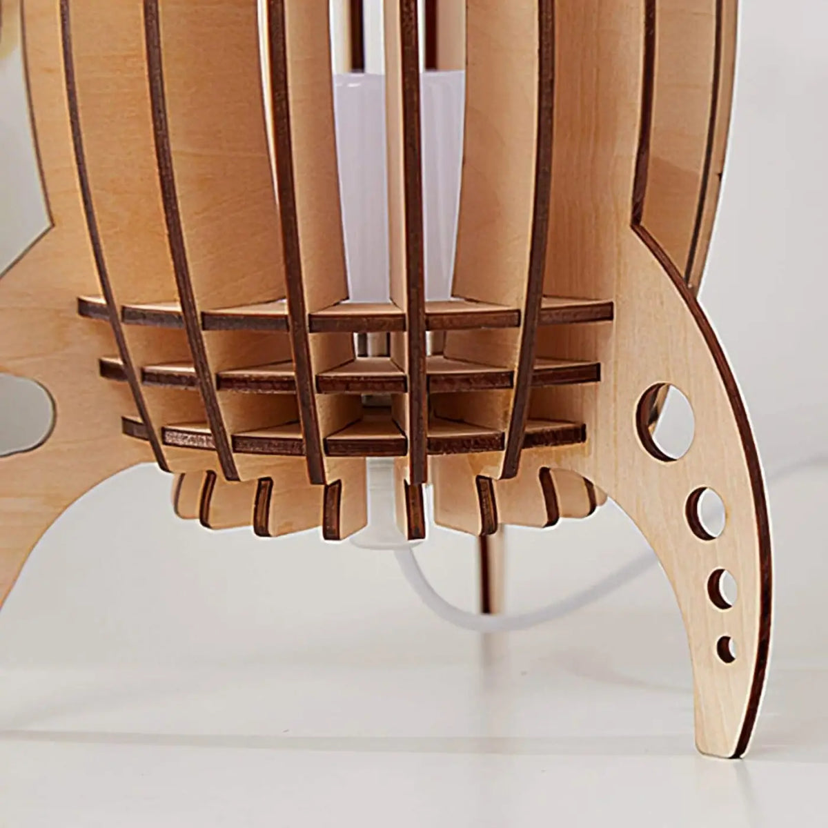 Lampe de chevet fusée, style rétro-futuriste
