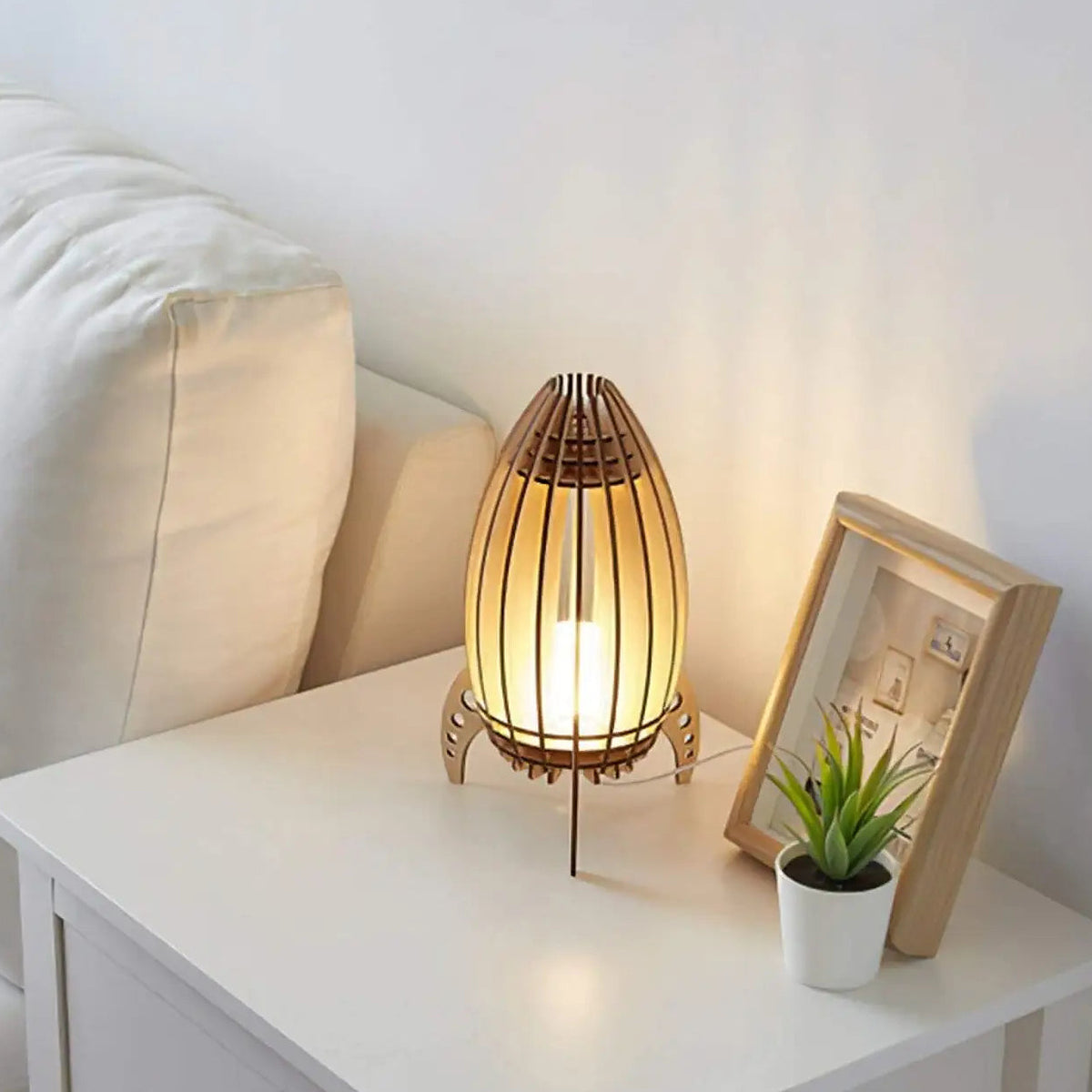 Lampe de chevet fusée, style rétro-futuriste