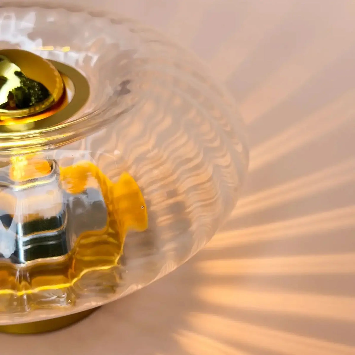 Lampe de chevet disque en verre soufflé, collerette dorée, 10 teintes