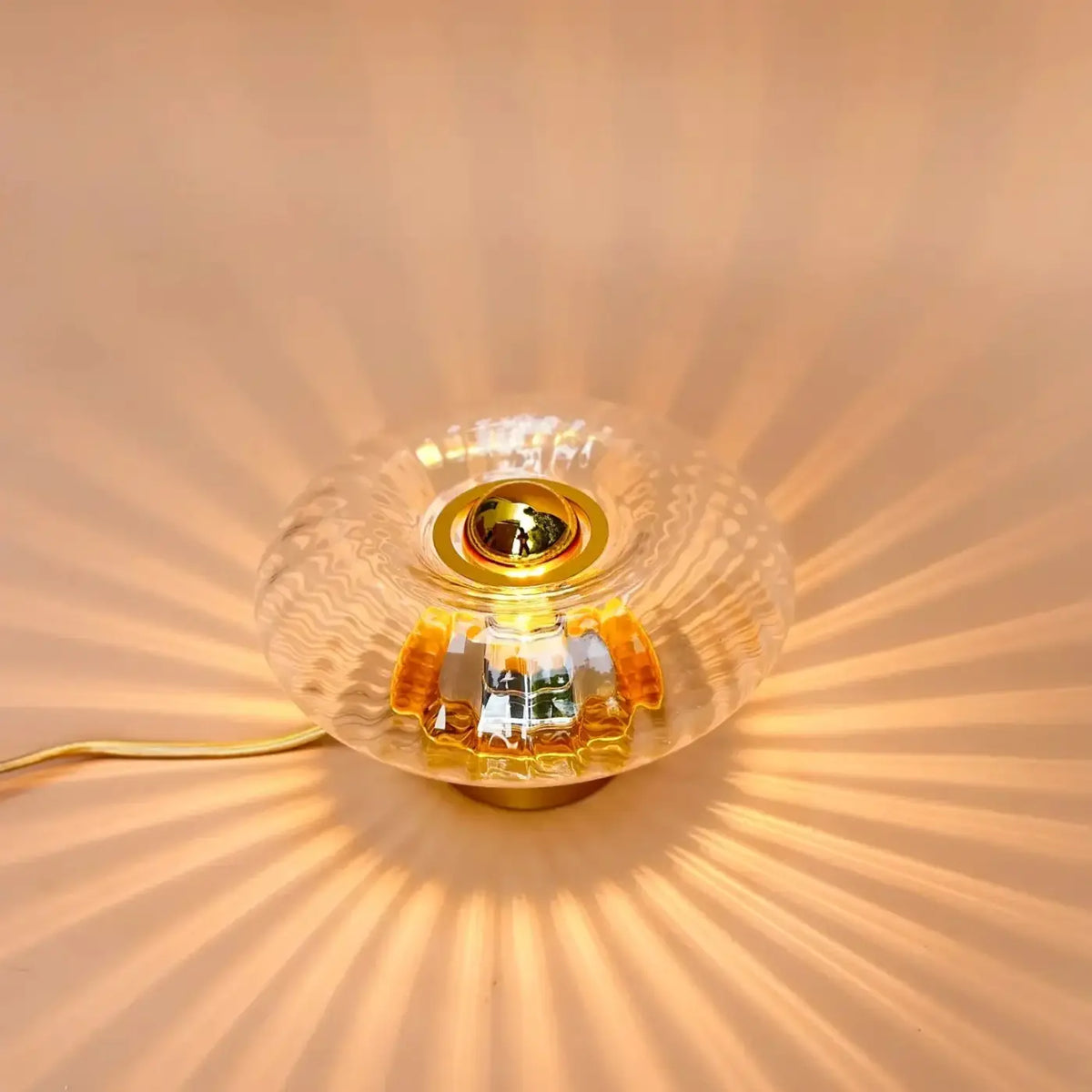 Lampe de chevet disque en verre soufflé, collerette dorée, 10 teintes