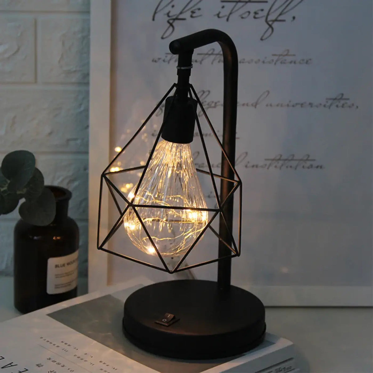 Lampe de chevet industrielle noire, ajourée, ampoule apparente