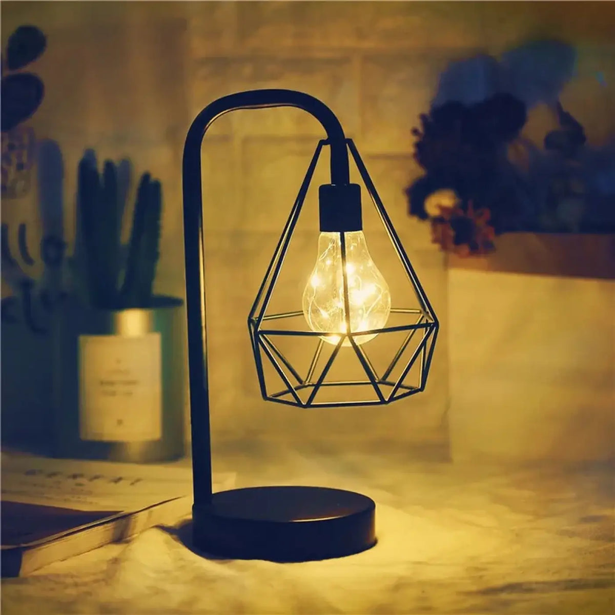 Lampe de chevet industrielle noire, ajourée, ampoule apparente