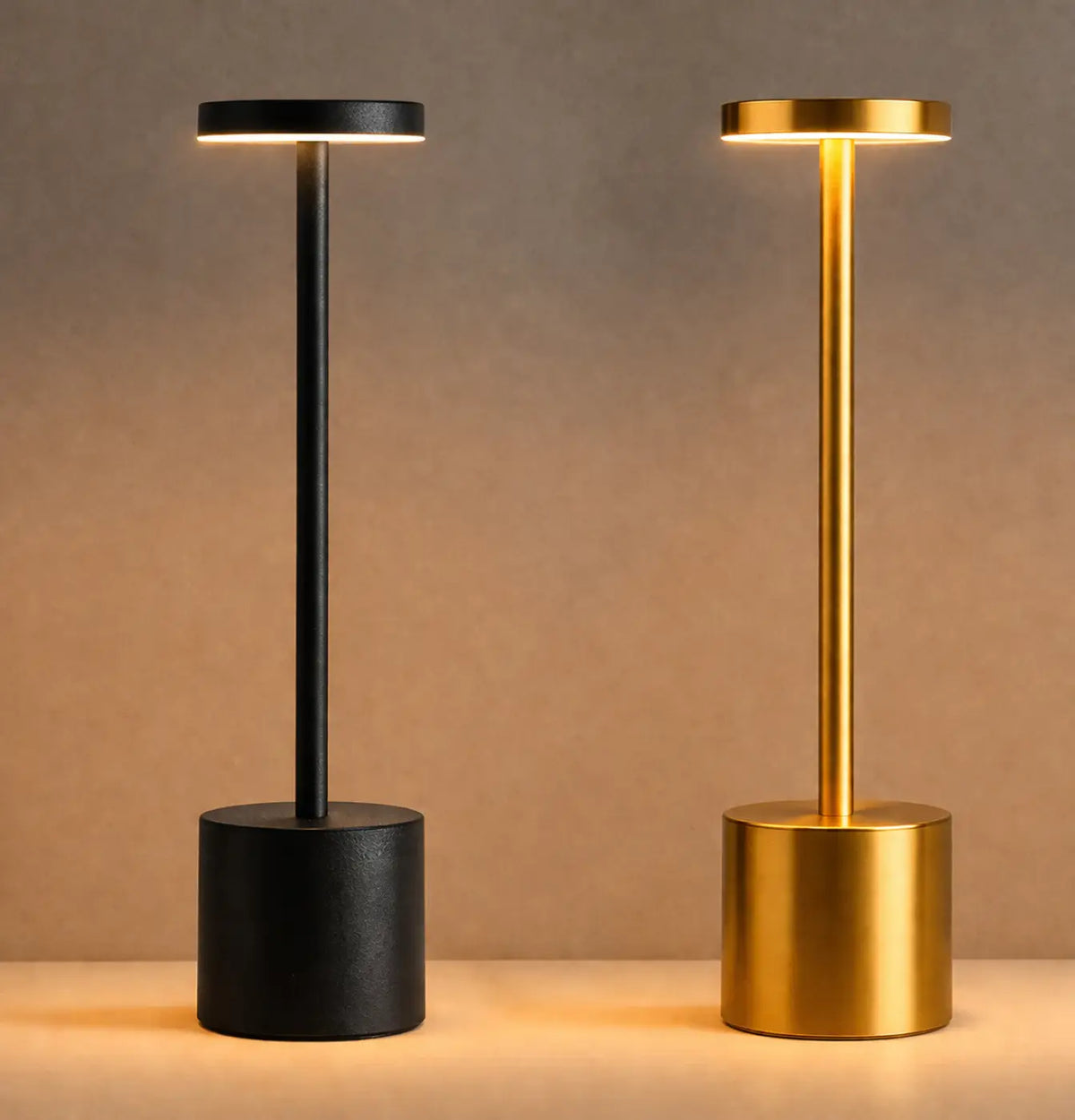 Mini lampe à poser au design épuré, dorée ou noire