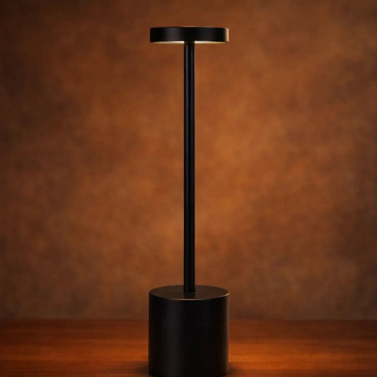 Mini lampe à poser au design épuré, dorée ou noire, noir