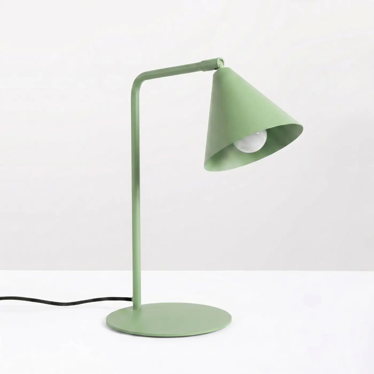 Lampe à poser à bras coudé, abat-jour conique orientable, 15 coloris, sauge