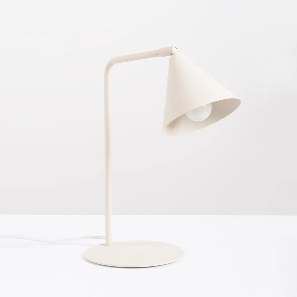 Lampe à poser à bras coudé, abat-jour conique orientable, 15 coloris, beige