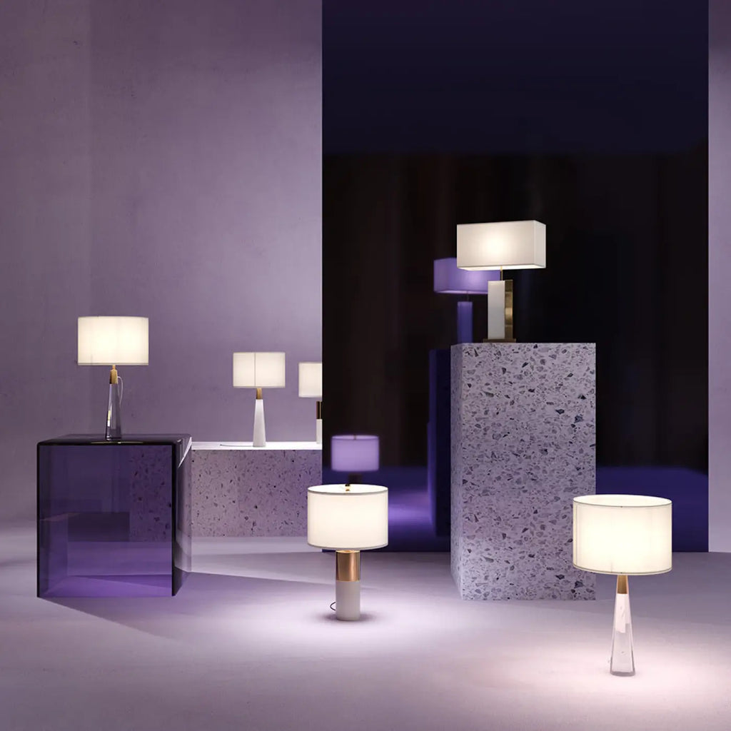 Lampe à poser en albâtre et métal laiton, abat-jour tissu blanc